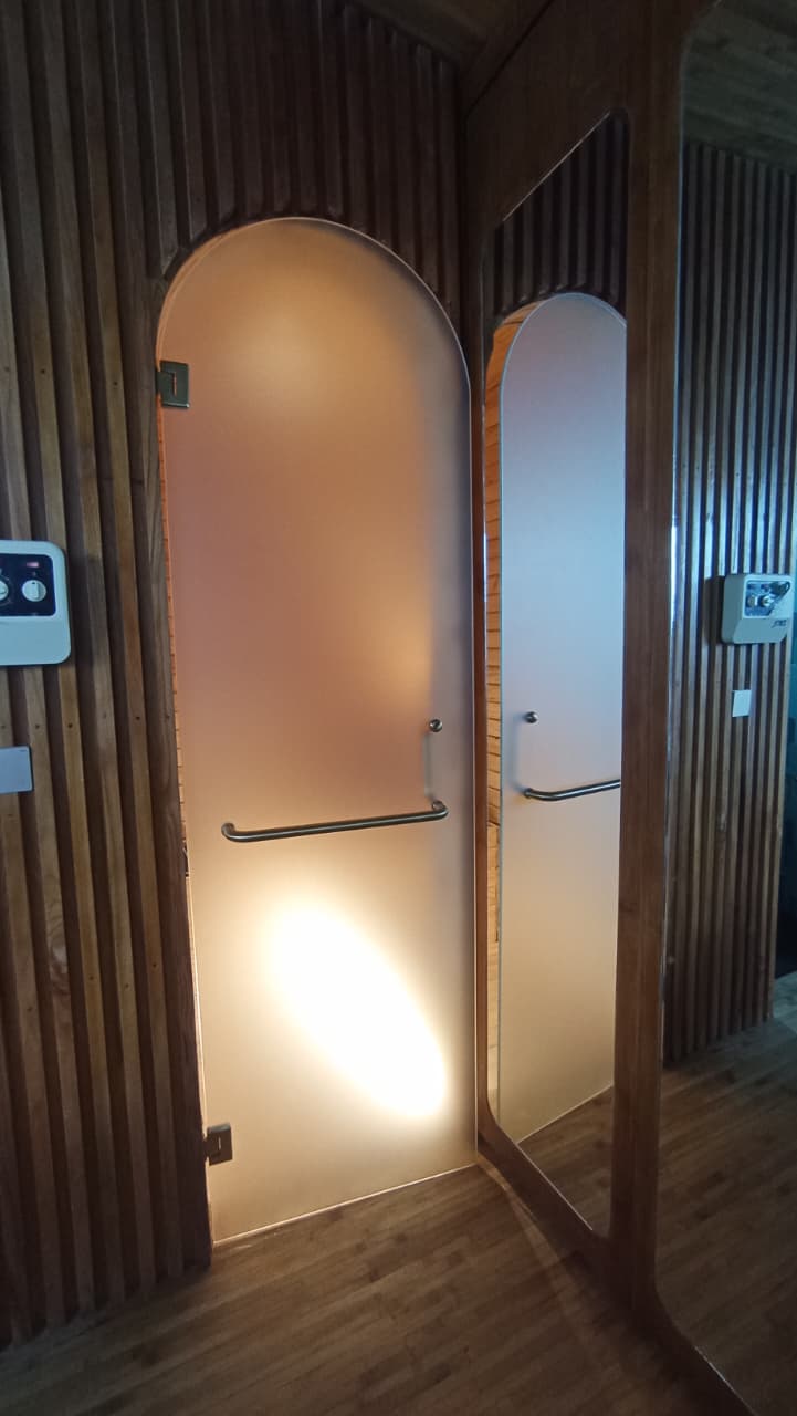 kaca sandblast untuk villa di Bali 2025